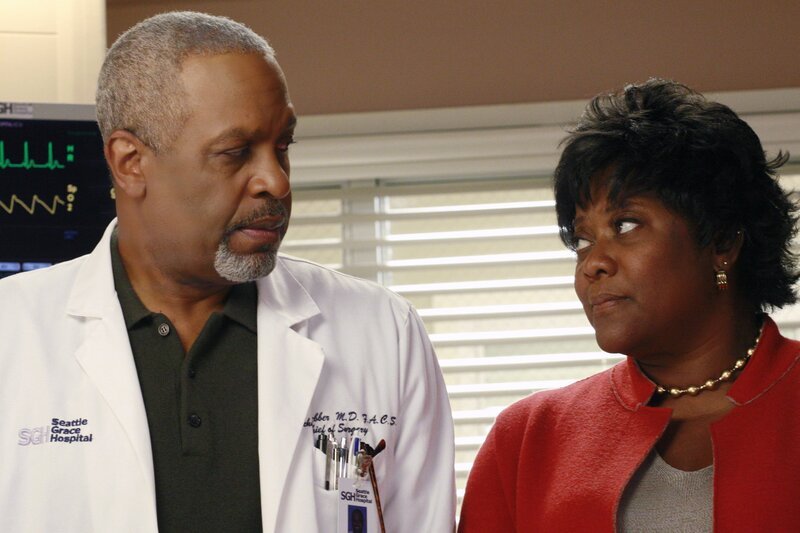Webber (James Pickens Jr., l.) ist schweren Herzens bereit, Camilles Entscheidung zu akzeptieren, doch Adele (Loretta Devine, r.) will unbedingt verhindern, dass Camille nach Hause gehen kann … – Bild: 2007 American Broadcasting Companies, Inc. All rights reserved. NO ARCHIVING. NO RESALE. /​ Ron Tom Lizenzbild frei