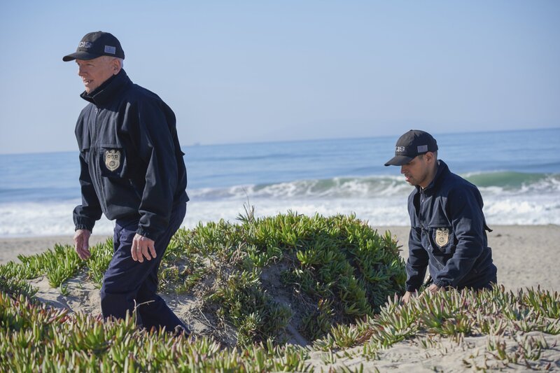 Leroy Jethro Gibbs (Mark Harmon, l.); Nick Torres (Wilmer Valderrama, r.) – Bild: CBS Broadcasting, Inc.