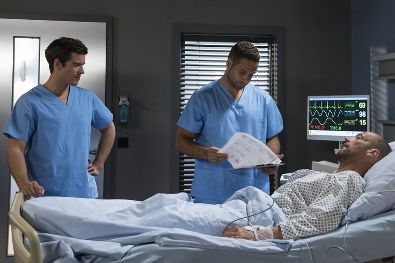 (v.l.n.r.) Ben Ahlbeck (Philipp Danne); Dr. Matteo Moreau (Mike Adler); Thomas Eckheim (Christian Koerner) – Bild: Jens-Ulrich Koch