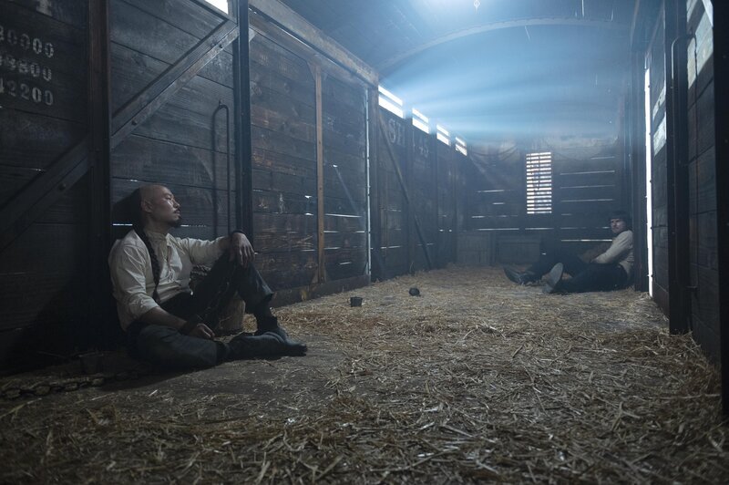 Wang Chao (Hoon Lee) – Bild: Warner /​ Die Verwendung ist nur bei redaktioneller Berichterstattung im Rahmen einer Programmank¸ndigung ab 2 Monate vor der ersten Auss /​ © 2021 WarnerMedia Direct, LLC. All Rights Reserved. HBO Maxô is used under license.