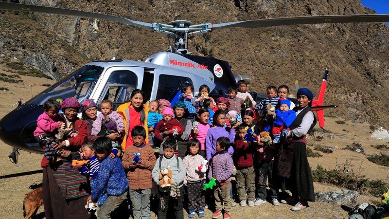 Hilfe aus der Luft am Everest – Bild: ZDF und SRF, RTS, Benoit Aymon