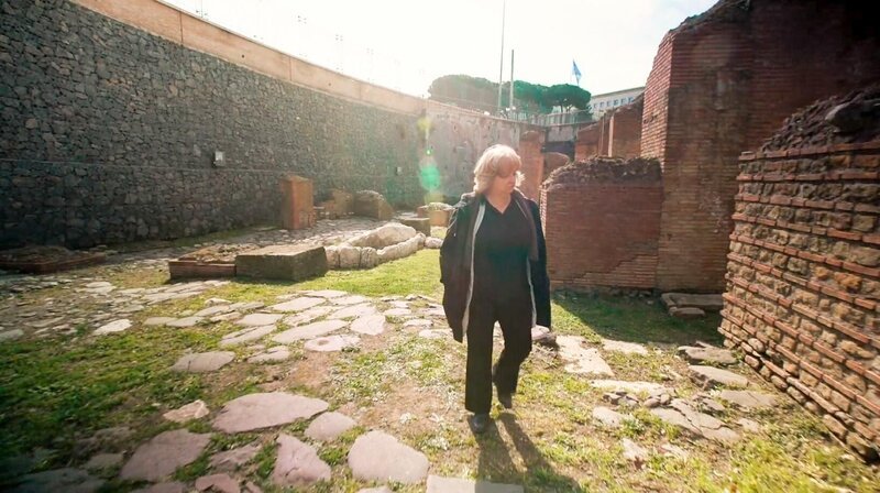 Im Jahr 64 baute Kaiser Nero einen atemberaubenden Palast im Herzen Roms – die „Domus Aurea“, auch das „Goldene Haus“ genannt. – Bild: RTL /​ Windfall Films Ltd. /​ Neros Super-Palast