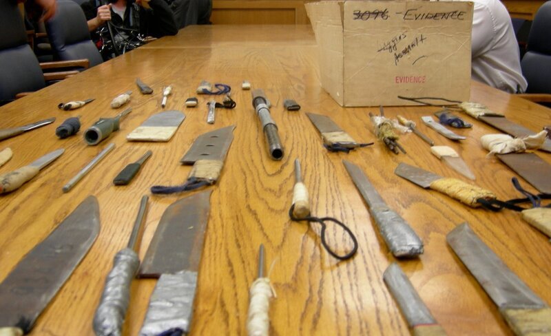 Von Häftlingen hergestellte Waffen. – Bild: Mark Lieber/​National Geographic Television /​ NGT