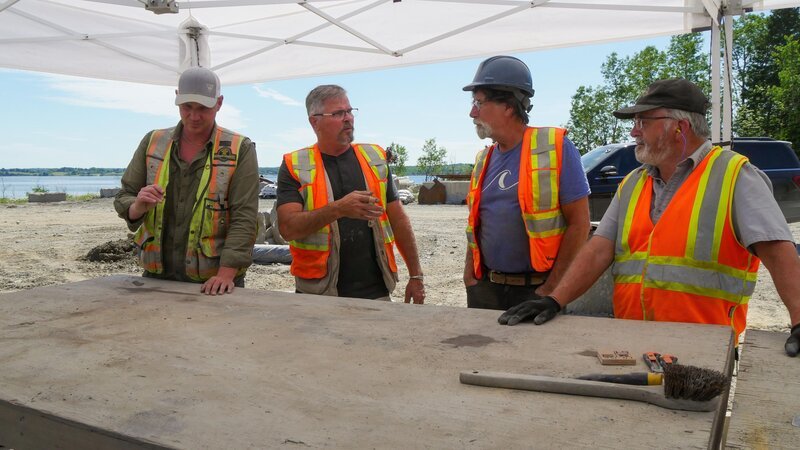 Terry Matheson (2.v.l.), Rick Lagina (2.v.r.) – Bild: Prometheues Entertainment