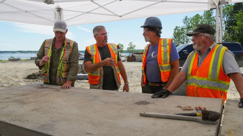 Terry Matheson (2.v.l.), Rick Lagina (2.v.r.) – Bild: Prometheues Entertainment