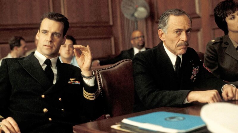 Harmon Rabb, Jr. (David James Elliott, l.), Chief Petty Officer Paul Bauwer (Bruce Weitz) – Bild: RTL /​ 2018 CBS Studios Inc.