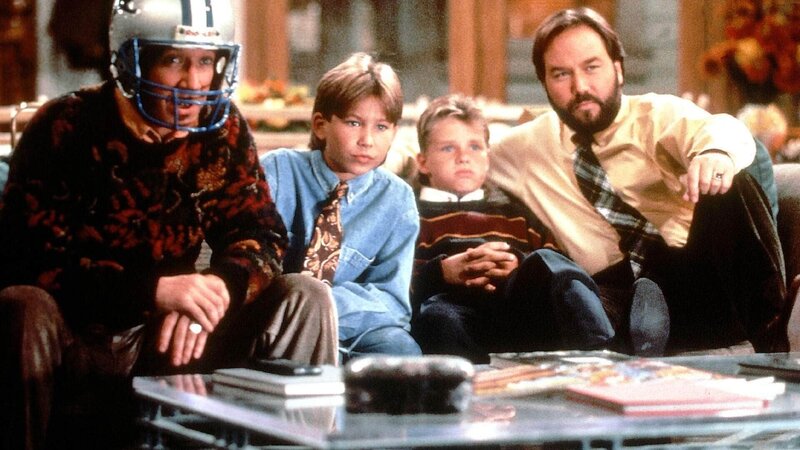 Im Hause Taylor ist das Football-Fieber ausgebrochen (v.li.: Tim Allen, Jonathan Taylor Thomas, Zachery Ty Bryan, Richard Karn). – Bild: TVNOW /​ Touchstone Television