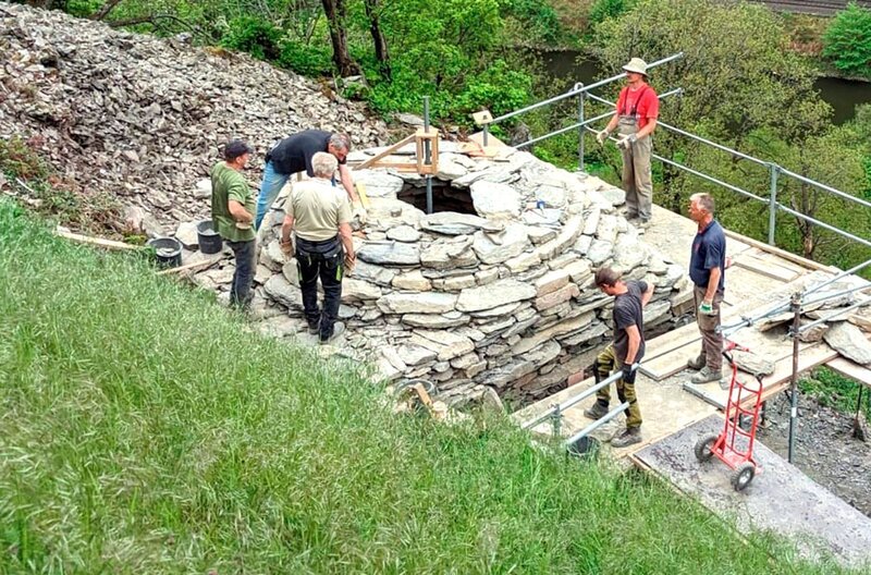 In Obernhof an der Lahn entsteht ein Weinbergshäuschen nach Trullo-Vorbild. – Bild: SWR