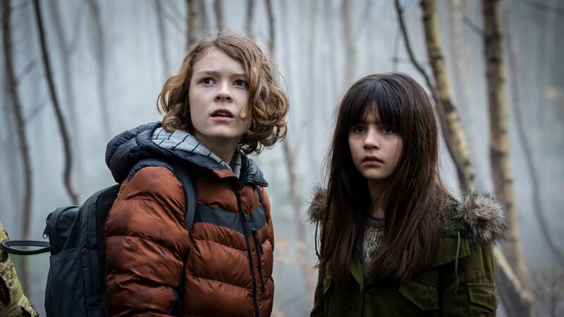 Luca (Sander Løkke Borg) und Tala (Flora Augusta) sind im Wald. – Bild: BR/​TV 2 Denmark, Cosmo Film/​Per Arnesen