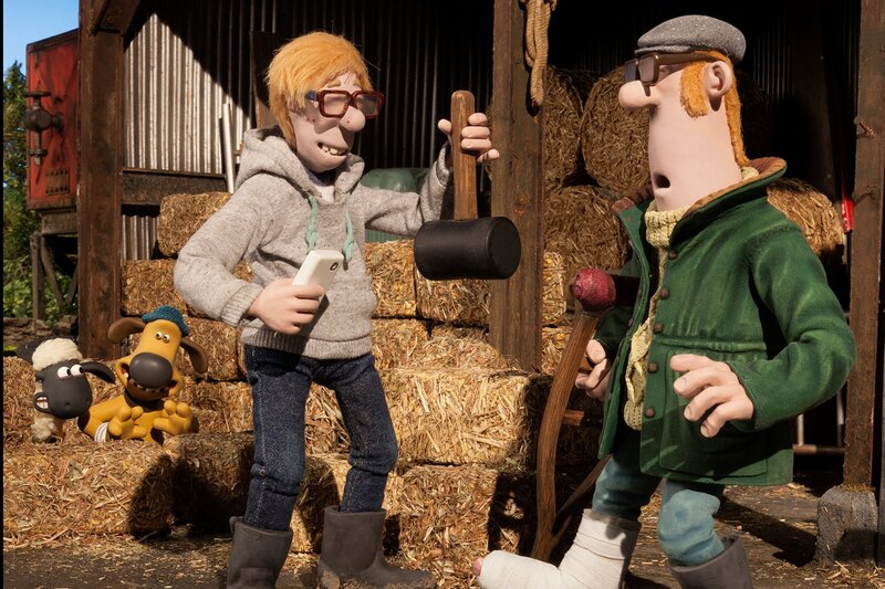 So hat sich der Farmer (rechts) die Unterstützung durch den Farm-Helfer nicht vorgestellt. – Bild: WDR/​Aardman Animations Ltd.