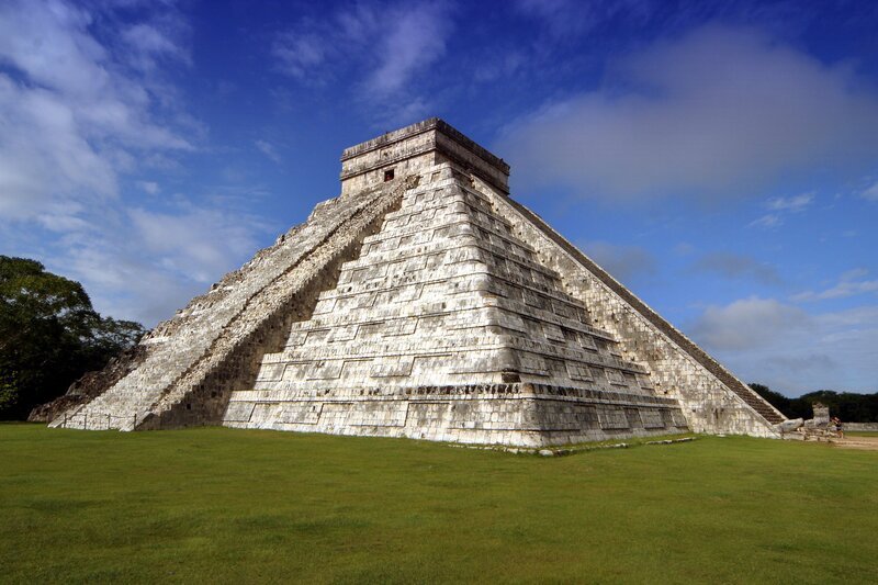 Haben die Maya mit Aliens zusammengearbeitet? Bis heute beschäftigt der Untergang der Maya viele Wissenschaftler und Verschwörungstheoretiker. Sie herrschten beinahe 2000 Jahre über Mittelamerika, doch im 9. Jahrhundert gaben die Maya ihre Städte für immer auf … – Bild: Tatjana Ingold