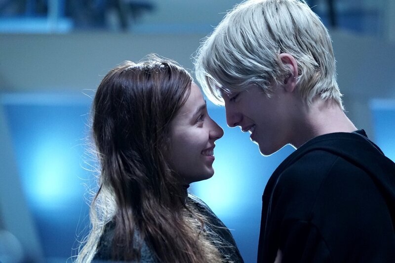 Rebecca (Anjelica Bette Fellini, l.); Andy Strucker (Percy Hynes White, r.) – Bild: Annette Brown /​ © 2018⁠–⁠2019 Fox and its related entities.  All rights reserved.  MARVEL TM & © 2017 MARVEL /​ Annette Brown