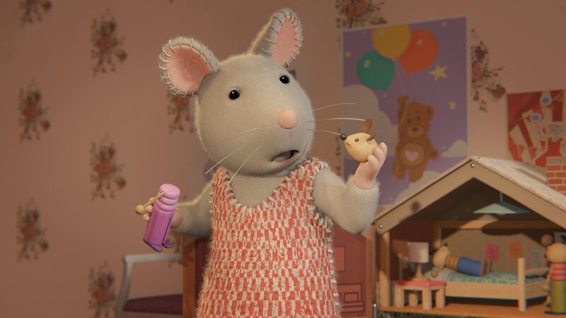 Julia hat Ellas Lieblingspuppe aus Versehen den Kopf abgerissen. Jetzt kann nur noch Sam helfen. – Bild: ZDF/​Cielo Films/​Caribara Production/​SuperswissRed/​M.A.R.K.13/​ZDF Studios GmbH