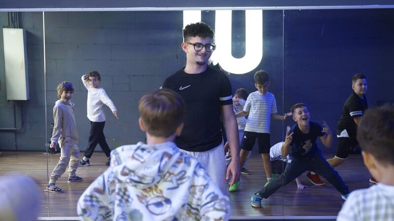 Abdullah unterrichtet Tanz. – Bild: hr