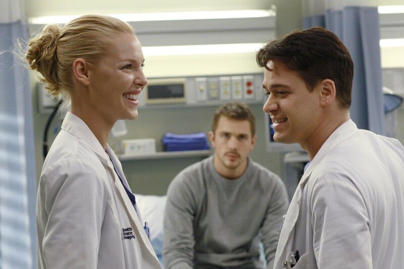 Dr. Izzie Stevens, Jason, Dr. George O’Malley. – Bild: PLURIMEDIA (ABC Studios)