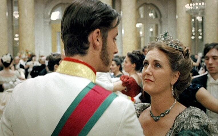 Max von Thun (Rudolf), Francesca von Habsburg (Königin Marie-Henriette von Belgien). – Bild: ORF