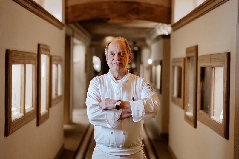SRF DOK Inside Gstaad Palace – Luxus und Tradition im Kulthotel. Der Kulinarische Direktor Franz Faeh machte seine Kochlehre im «Gstaad Palace» und ist nach verschiedenen Stationen wieder in seine Heimat zurückgekehrt. – Bild: SRF/Melanie Uhkötter SRF DOK Inside Gstaad Palace – Luxus und Tradition im Kulthotel. Der Kulinarische Direktor Franz Faeh machte seine Kochlehre im «Gstaad Palace» und ist nach verschiedenen Stationen wieder in seine Heimat zurückgekehrt. – Bild: SRF/Melanie Uhkötter