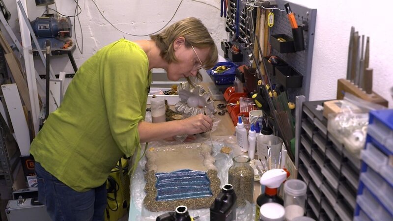 Hobby-Handwerkerin – Bild: RTL /​ Thomas Pechlof