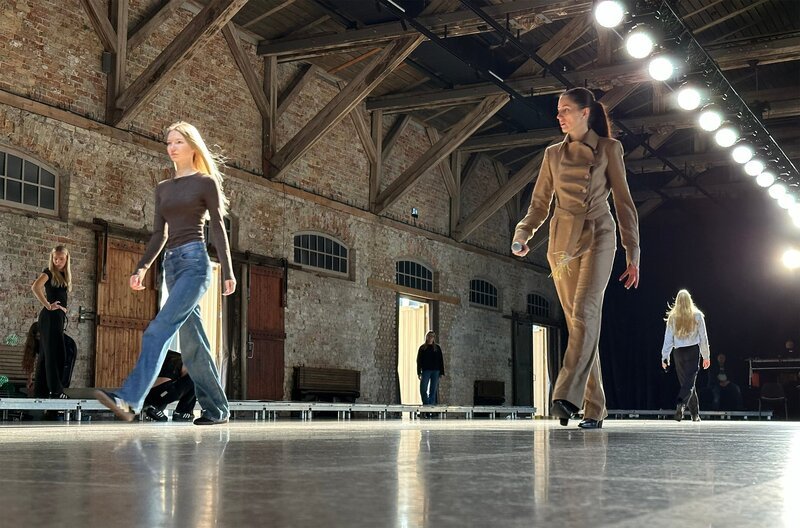 Probe auf dem Catwalk. – Bild: NDR Probe auf dem Catwalk. – Bild: NDR