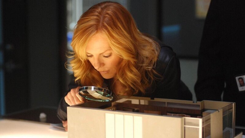 Catherine (Marg Helgenberger) lässt nichts unversucht, um herauszufinden, wie der ‚Modell-Mörder‘ arbeitet und wann er wieder zuschlägt … – Bild: RTL /​ CBS