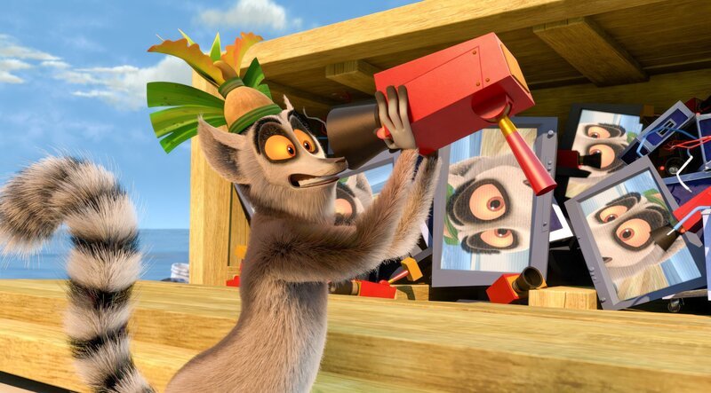 Julien hat in seinem Königreich überall Kameras aufstellen lassen. So kann er sein Volk beobachten. Flora ist von dieser Idee ebenfalls entzückt, da es ihr auf diese Weise gelingt, viele Verbrecher dingfest zu machen. – Bild: ORF/​Universal