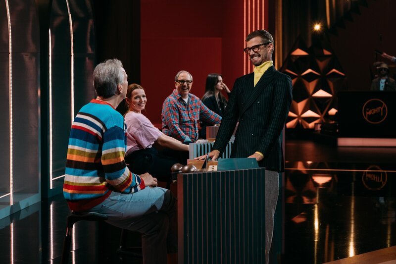 (v.l.n.r.) Olli Schulz; Karoline Herfurth; Olli Dittrich; Joko Winterscheidt – Bild: Joyn /​ Julian Mathieu