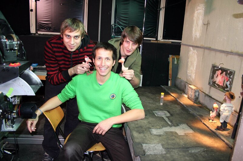 Willi Weitzel (Mitte) mit Roland Petrizza (links) und Gottfried Mentor in der Filmakademie Ludwigsburg. – Bild: BR/​megaherz