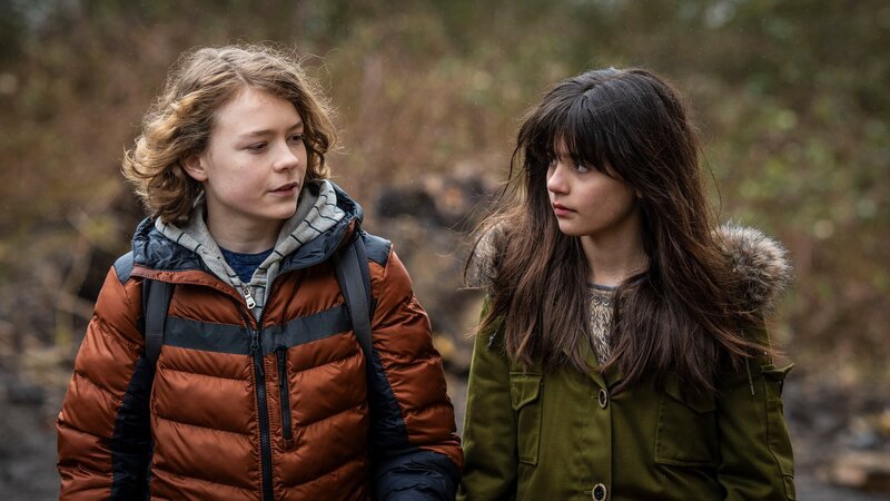 Luca (Sander Løkke Borg) und Tala (Flora Augusta) machen sich auf den Weg. – Bild: BR/​TV 2 Denmark, Cosmo Film/​Per Arnesen