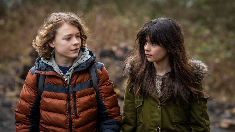 Luca (Sander Løkke Borg) und Tala (Flora Augusta) machen sich auf den Weg. – Bild: BR/​TV 2 Denmark, Cosmo Film/​Per Arnesen