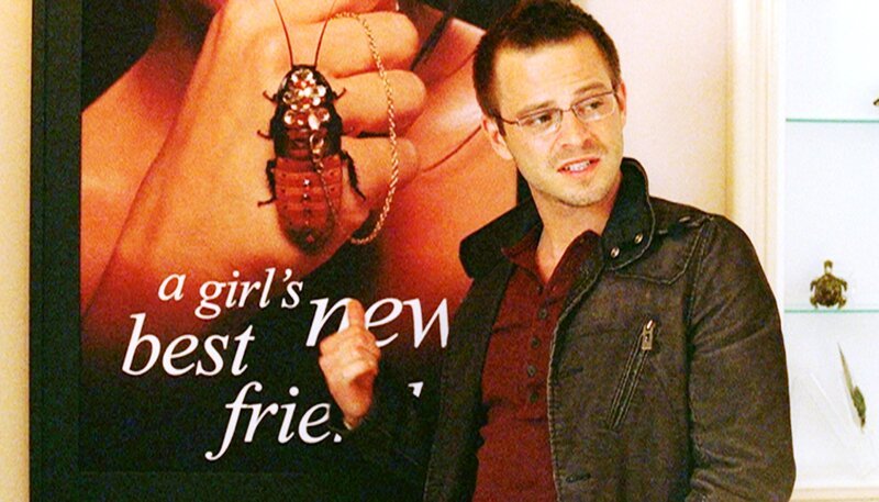 Detective Danny Messer (Carmine Giovinazzo) ist verwirrt: Ist das jetzt Mode, sich mit lebenden Kakerlaken zu schmücken, die mit Edelsteinen verziert sind? – Bild: RTL Crime