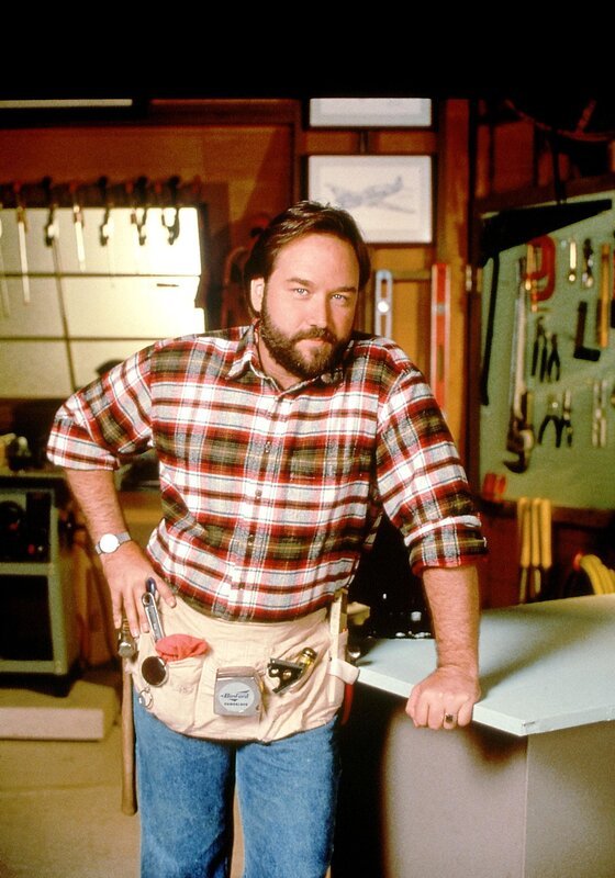 Al (Richard Karn) wird von einer Zeitschrift zum attraktivsten Junggesellen der Stadt gewählt. Von der Damenwelt bestürmt, hält Al sich schon bald für den größten Liebhaber aller Zeiten … – Bild: RTL