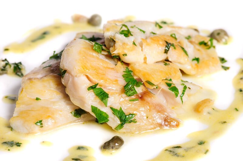 steamed zander fresh water fish fillet with fresh herbs – Bild: Serghei Starus