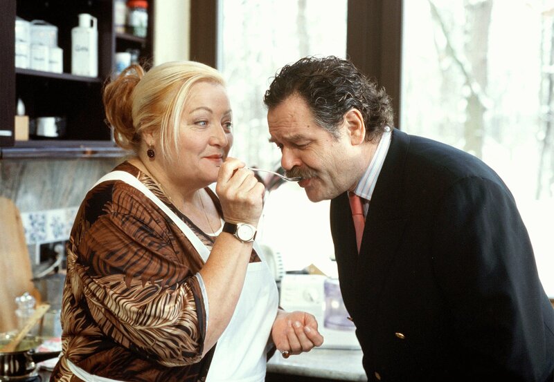 Kann Marga den Baulöwen Ohrmann mit ihrer Kochkunst auf ihre Seite ziehen? – Bild: ZDF/​ARD/​Degeto/​Sandor Domonkos