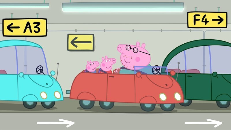 Papa Wutz muss einen Sack Zement einkaufen, Peppa und Schorsch begleiten ihn. Sie parken in einem riesigen Parkhaus – ob sie ihr Auto dort später wiederfinden werden? – Bild: SUPER RTL