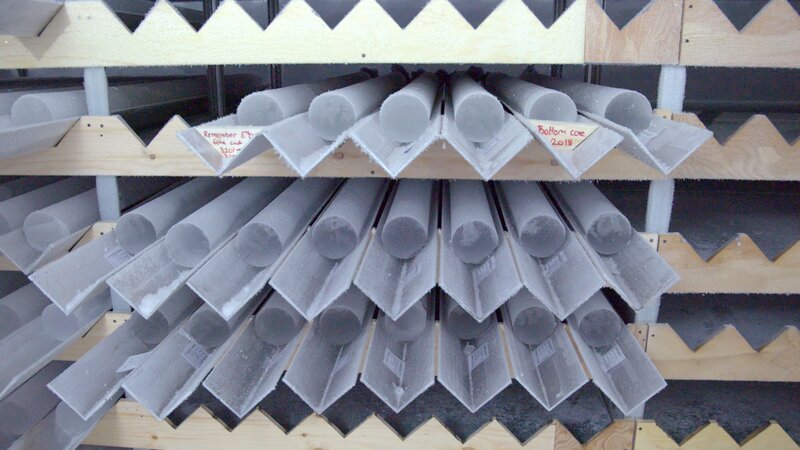 E-GRIP Wissenschafts-Camp unter dem Eisschild von Grönland, Eis-Archiv. – Bild: ZDF und colourFIELD /​ J.G. Leynaud