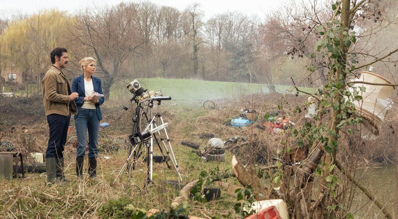 Didier Mathure (Melvil Poupaud, l.); Claire Carmignac (Alice Taglioni, r.) – Bild: Nicolas Velter /​ Montebello Productions /​ Canal+