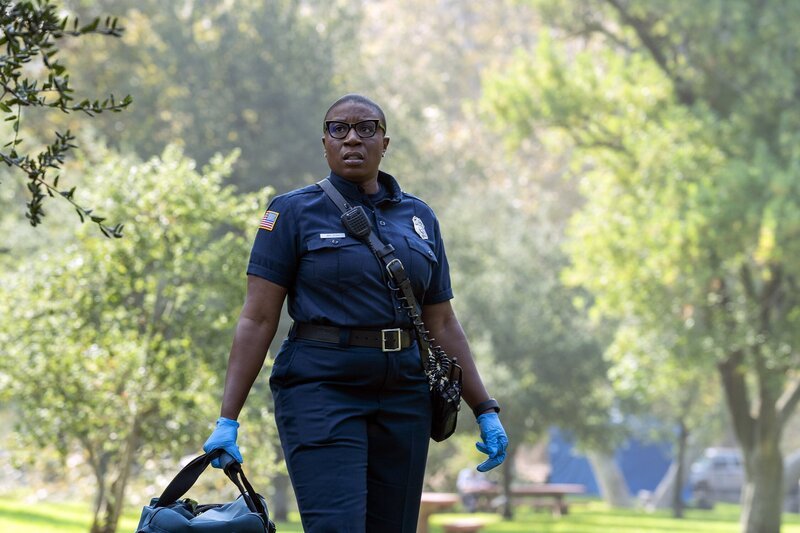 9-1-1:  Aisha Hinds in the „Peer Pressure“ episode of 9-1-1 airing Monday, Oct, 18 (8:00⁠–⁠9:00 PM ET/​PT) on FOX. – Bild: Fox Media LLC