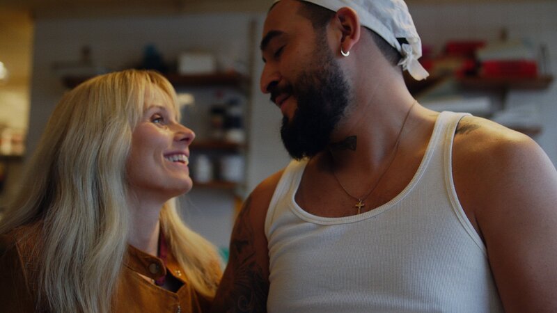 Schäferstündchen mit dem Bäcker: Helena Af Sandeberg als Malou, Teddy Vidal als Leo – Bild: SRF/​Newen