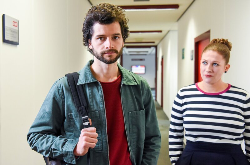 Lukas (l., Aaron Karl) und Conny (r., Selina Graf). – Bild: WDR/​ORF/​Anjeza Cikopano