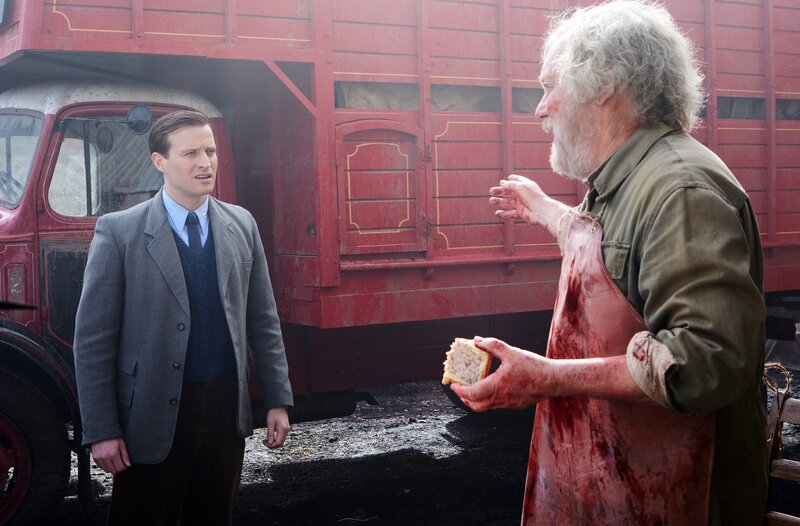 James Herriot (Nicholas Ralph) und Jeff Mallock (Vic Reeves). – Bild: WDR/​Playground & All3Media International