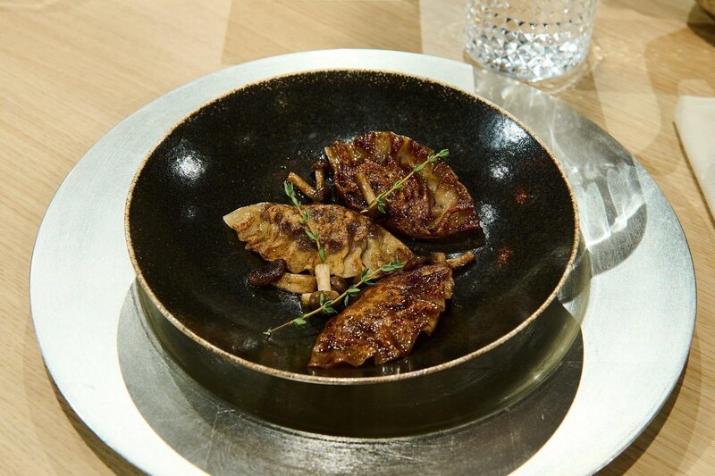 Tagesmotto: „Reste vom Feste“: Gewürzenten-Tee mit Gyosa von Cornelia Poletto – Bild: ZDF und Gunnar Nicolaus