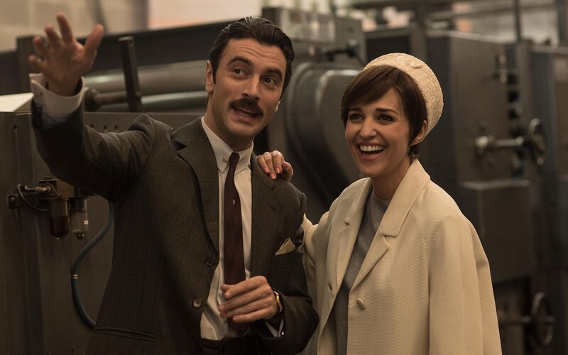 Mateo Ruiz (Javier Rey, l.); Ana Rivera (Paula Echevarría, r.) – Bild: Enrique Baró Ubach