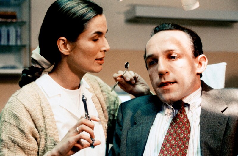 L-R: Stockinger Karin (Anja Schiller), Stockinger Ernst (Karl Markovics). – Bild: ORF