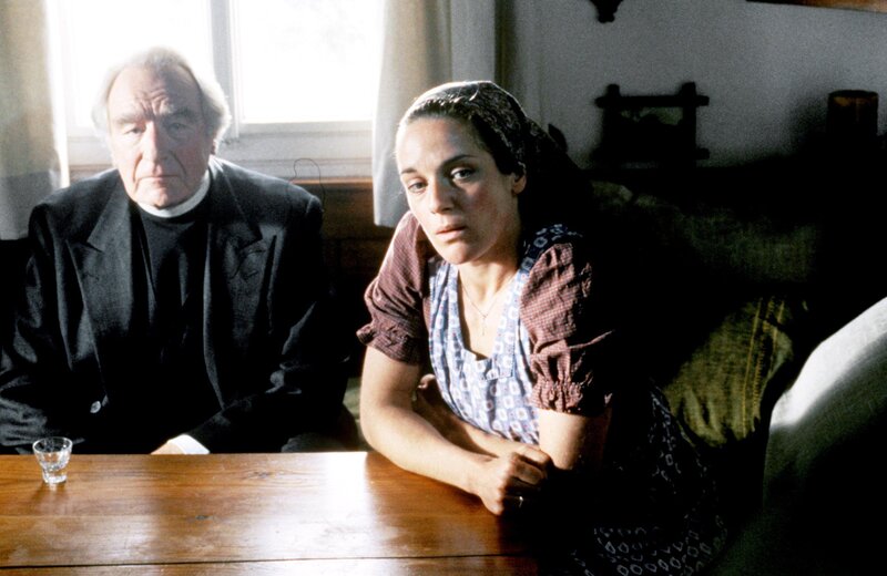 Romuald Pekny (Pfarrer), Gundula Rapsch (Frau Grasmuck). – Bild: ORF (FS1/​FS2) /​ ORF2