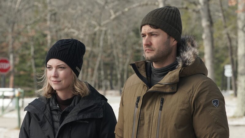 Phil T. and Heather A. meet with a Dogman witness at Manistee National Forest. – Bild: Warner Bros. Discovery, Inc. or its subsidiaries and affiliates.