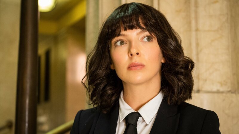 Villanelle (Jodie Comer) ist wieder im Geschäft und hat bereits ihr nächstes Opfer im Visier. – Bild: ZDF und Gareth Gatrell
