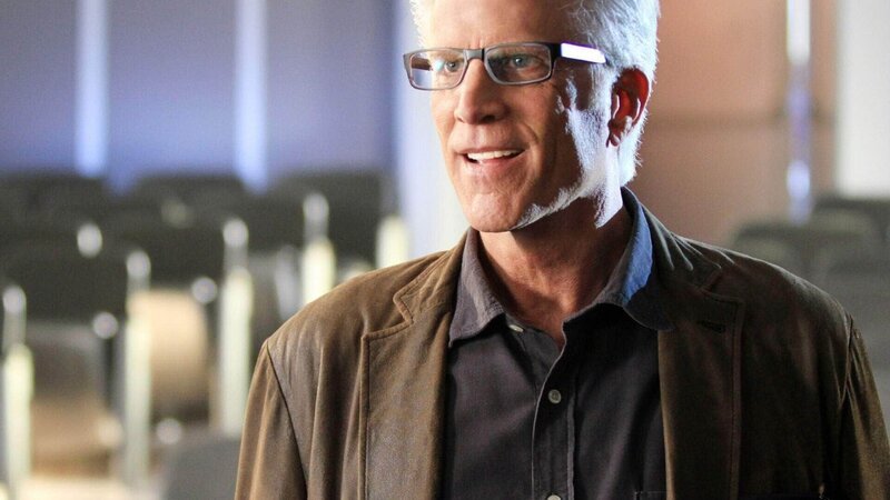 D.B. Russell (Ted Danson) leitet das CSI-Team, das den Tod des Studenten Pete Moyer aufklären soll. – Bild: MG RTL D