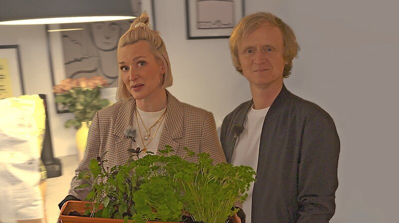 Ariane Alter  (li.) mit Pierre M. Krause (re.) – Bild: SWR /​ ZDF und SWR