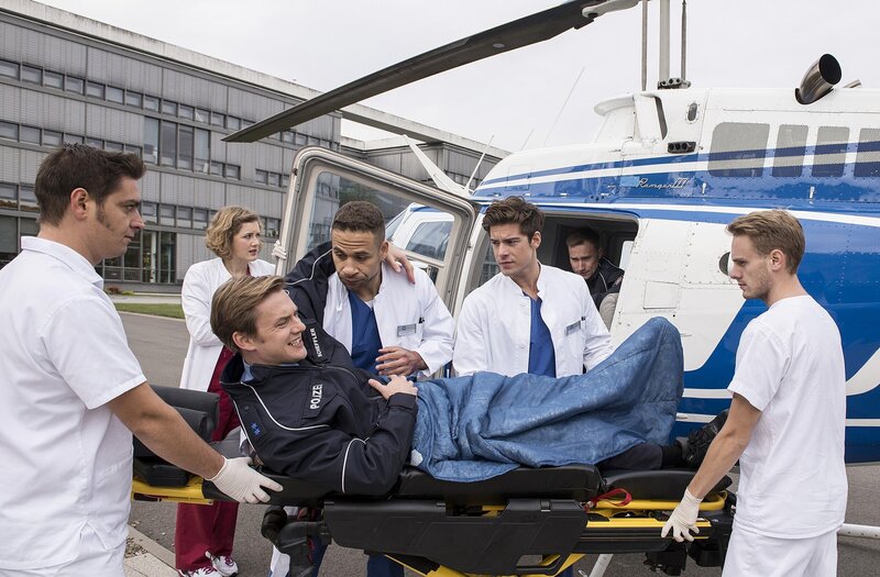 (v.l.n.r.) Elly Winter (Juliane Fisch); Markus Scheffler (Jan Dose); Matteo Moreau (Mike Adler); Ben Ahlbeck (Philipp Danne) – Bild: Jens-Ulrich Koch