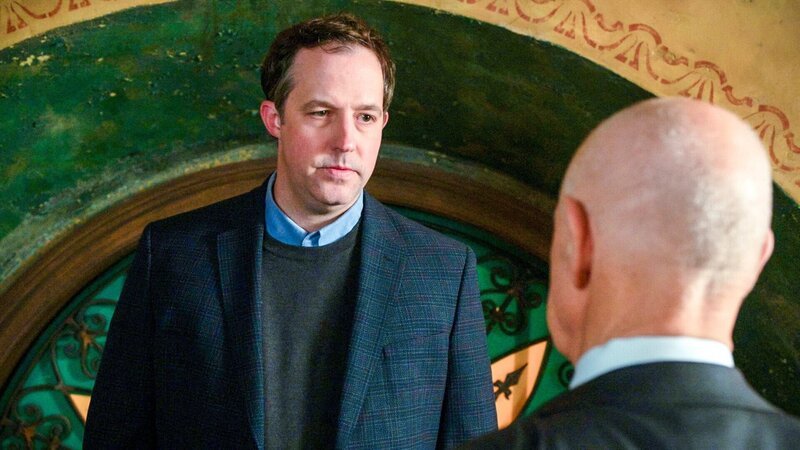(v.li.): Peter Cambor (Nate Getz), Gerald McRaney (Admiral Hollace Kilbride). – Bild: ORF/​Sevenone International/​CBS